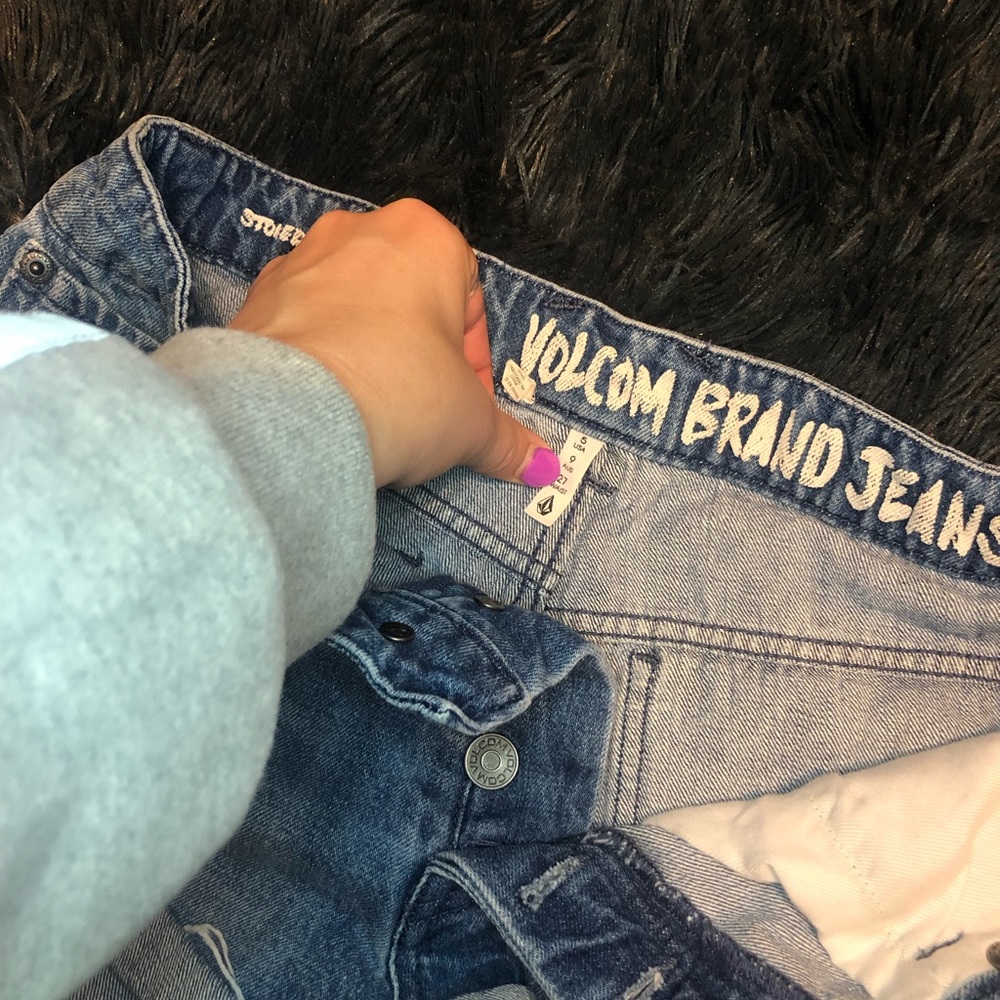 Volcom Shorts - Picture 2 of 3